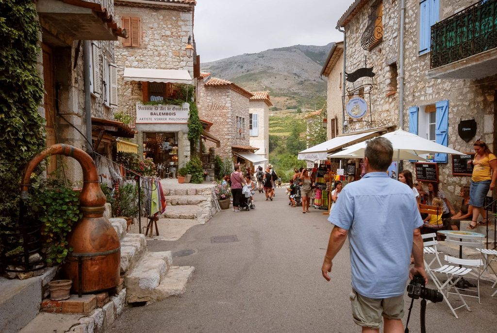 Grasse, Valbonne & Gourdon: Tagestour mit Weinverkostung