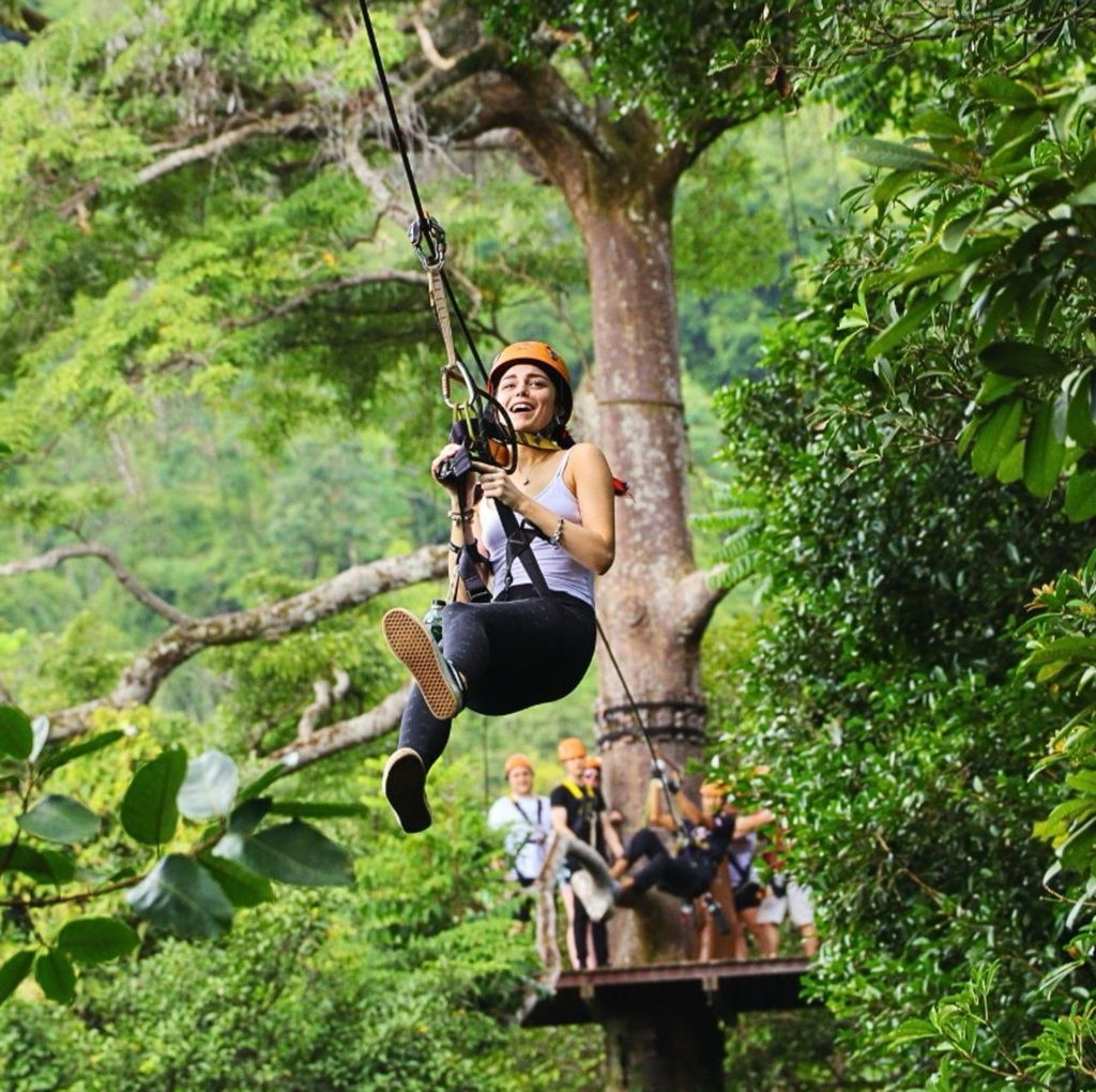 Phuket: Elefantendorf & Städtetour mit Zipline & Quad