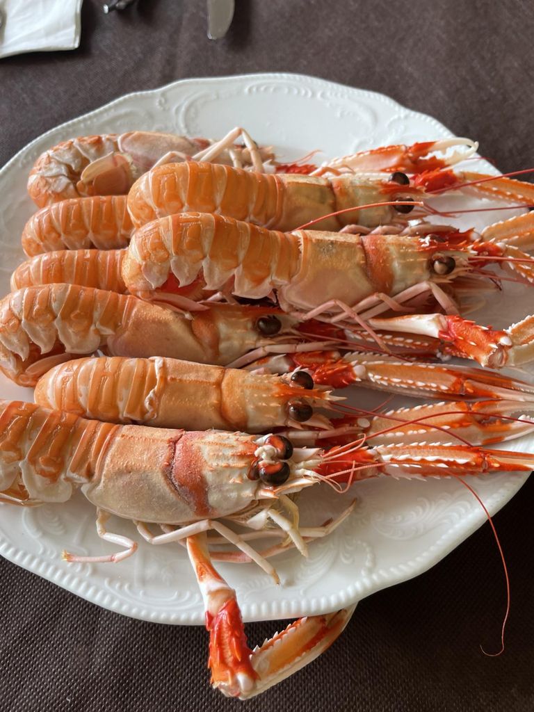 A Coruña: Besuch eines lokalen Marktes und Restaurants mit Essen und Wein.