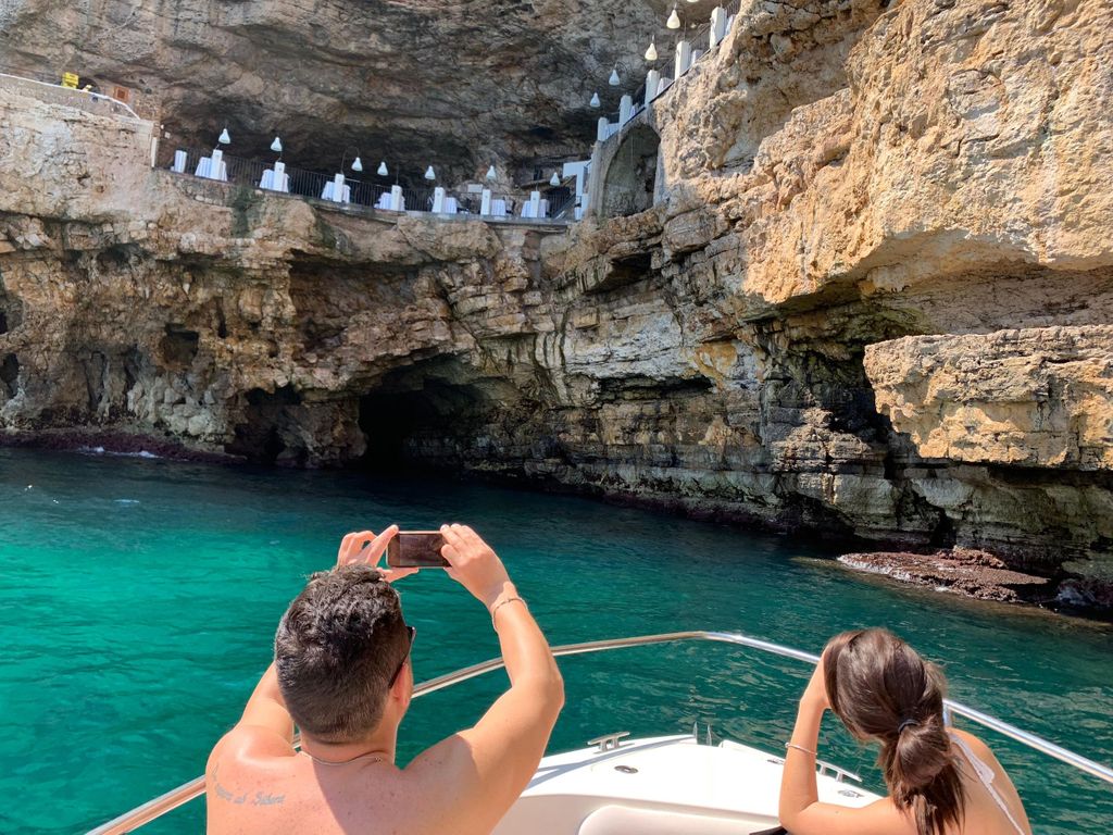 Polignano a Mare: Höhlen-Bootstour mit Aperitif