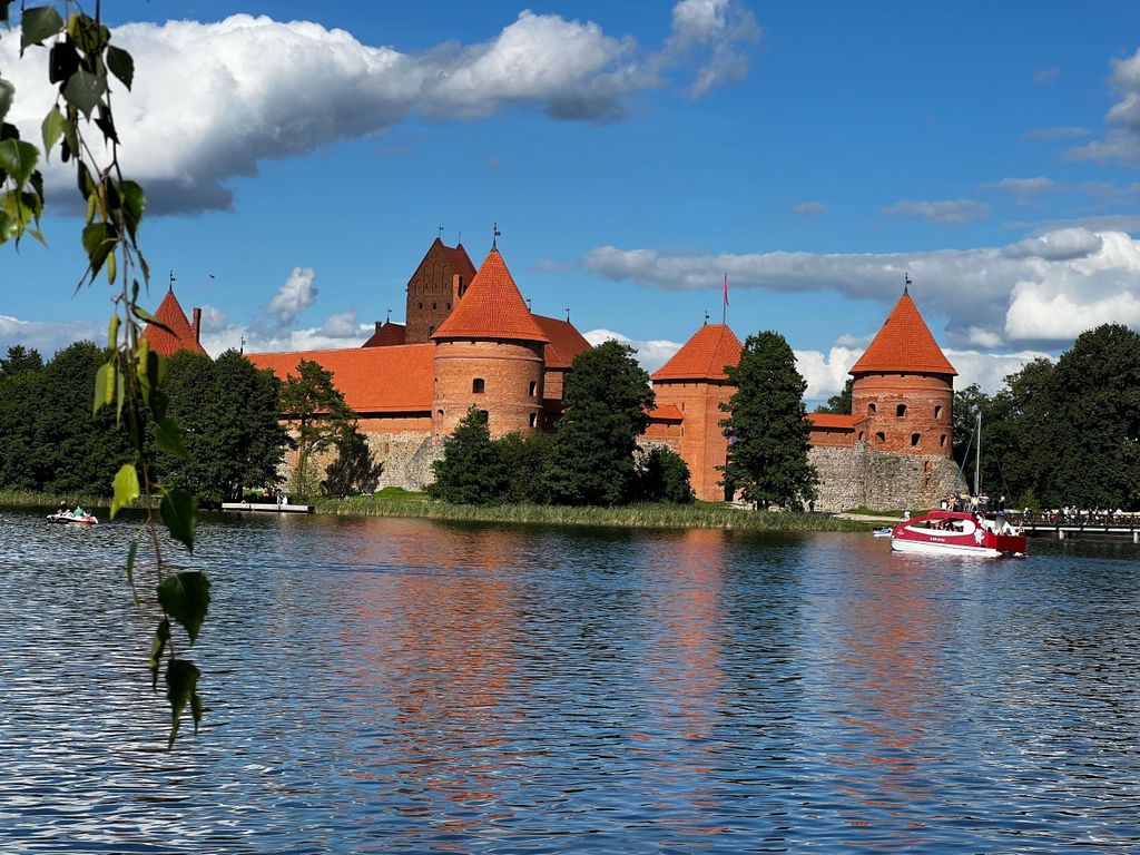 Von Kaunas aus: Freilichtmuseum Rumsiskes und Burg Trakai