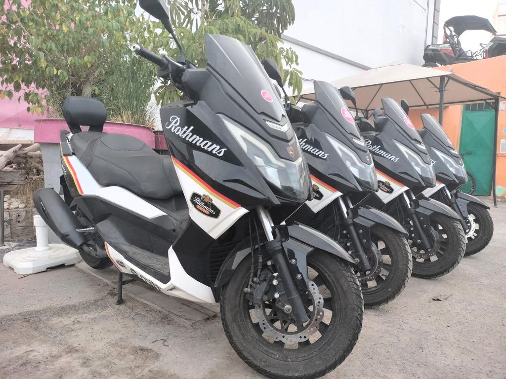 PLAYA DEL INGLES: XL MAXISCOOTER 125 TAGE MIETE - KAUTION