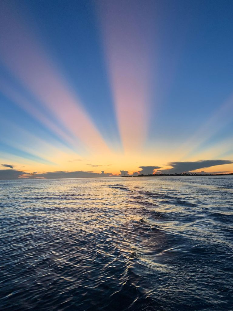 Private Kreuzfahrt bei Sonnenuntergang