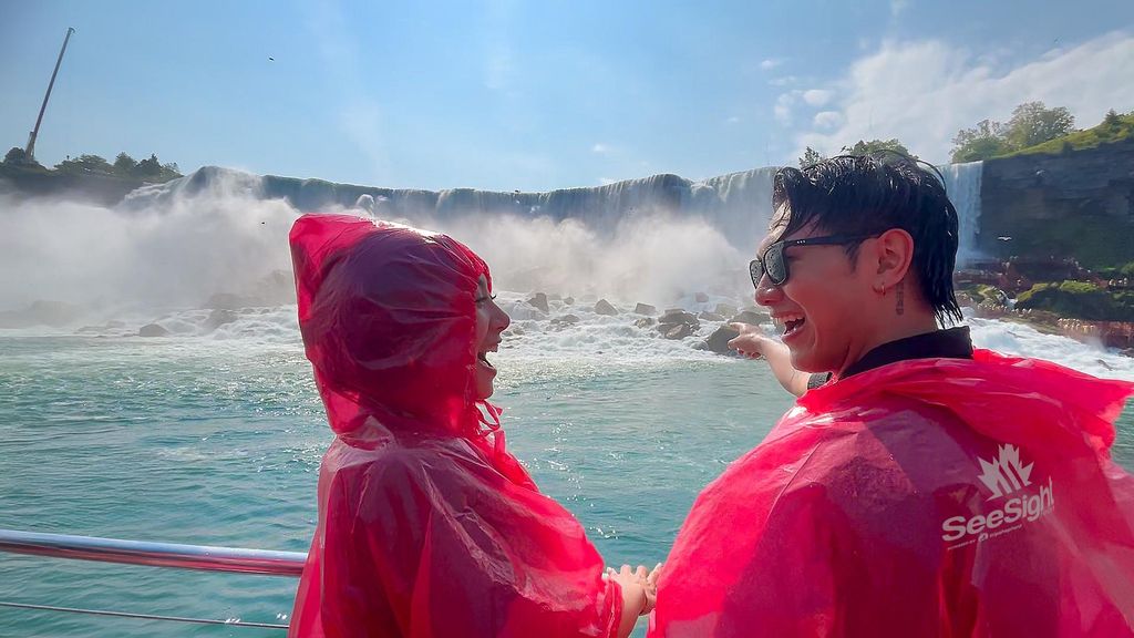 Niagarafälle: Premium-Tour, Boot & Reise hinter die Wasserfälle