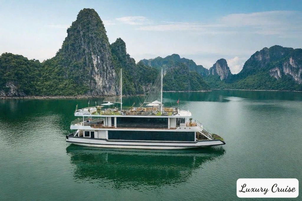 Hanoi: Halong-Bucht Tagestour – Luxus-Bootsfahrt & Mittagessen vom Buffet
