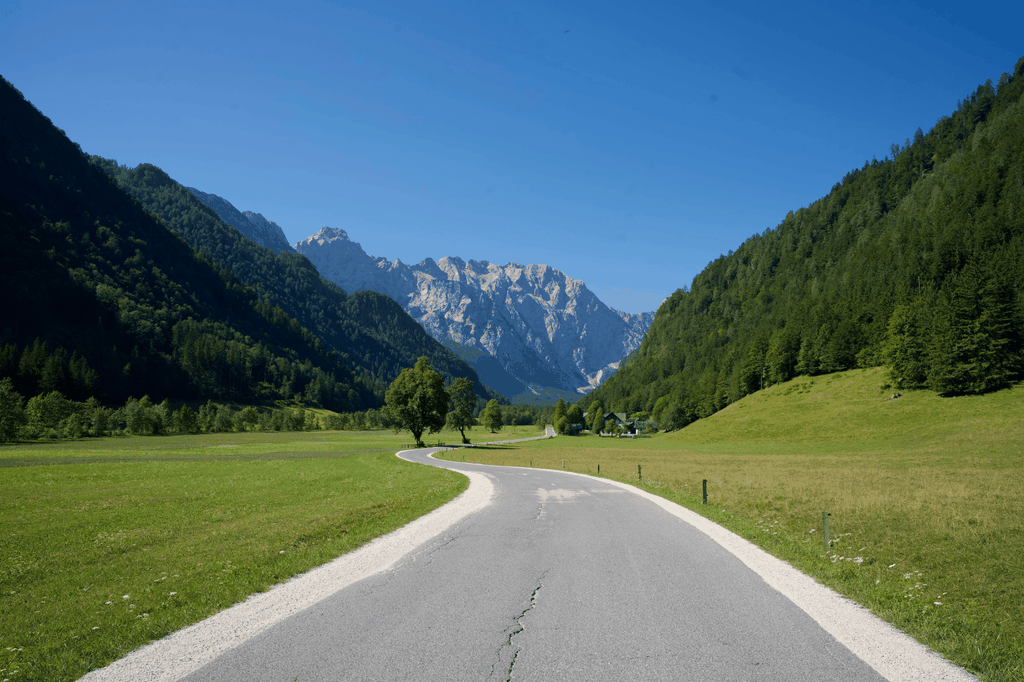 Von Ljubljana aus: Logar-Tal und Solčava Panoramastraße