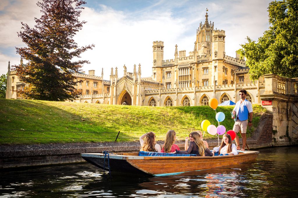 Cambridge: Gemeinsame Punting Tour mit Guide