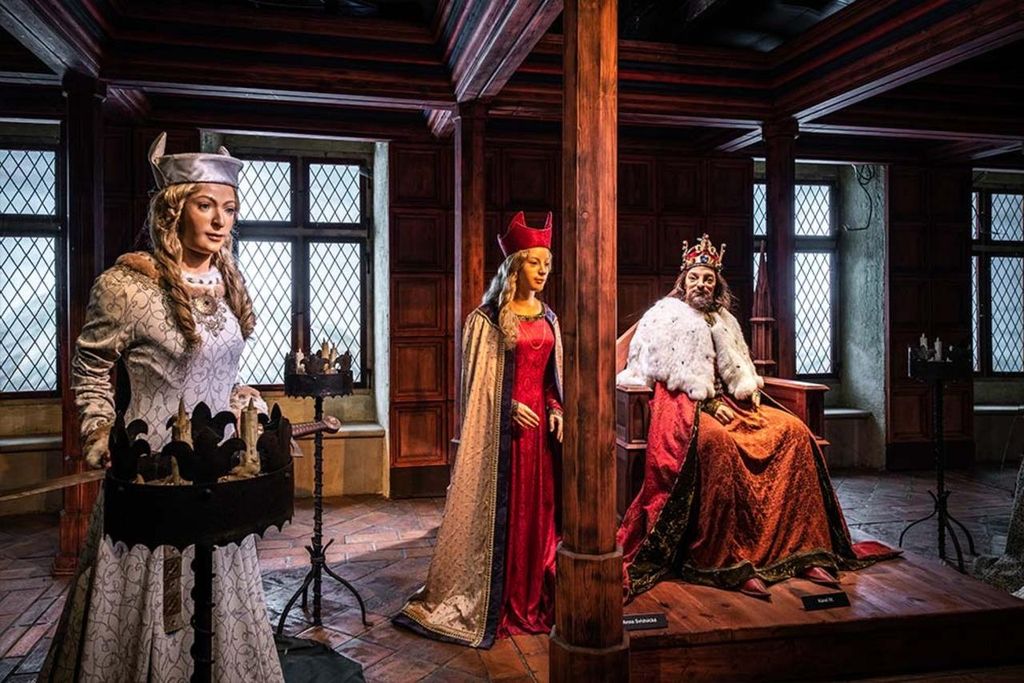 Karlštejn: Eintrittskarte für das Wachsfigurenkabinett & das Kaleidoskopische Kino