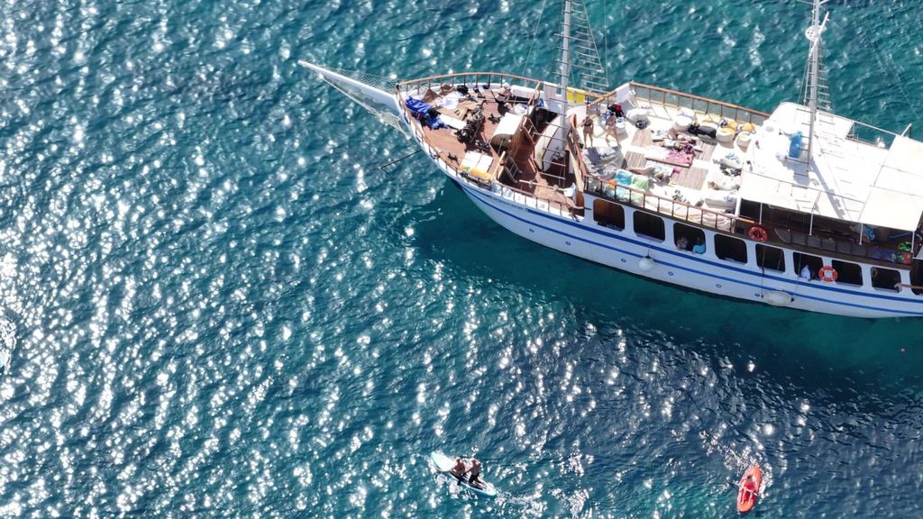 Bootsfahrt zur Anthony Quinn's Bay (Essen & Getränke inklusive)