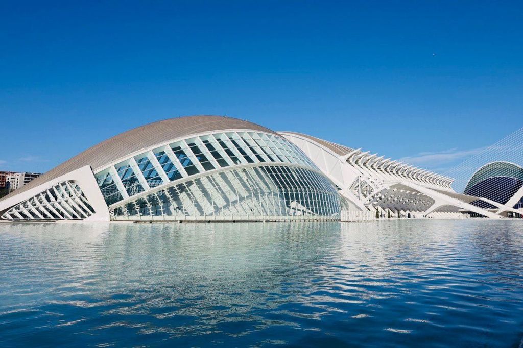Zoom durch Valencia: Top 25 Hotspots auf E-Scootern