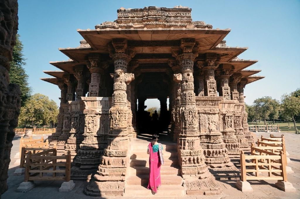 Ahmedabad: Modhera und Patan Tagestour mit traditionellem Mittagessen