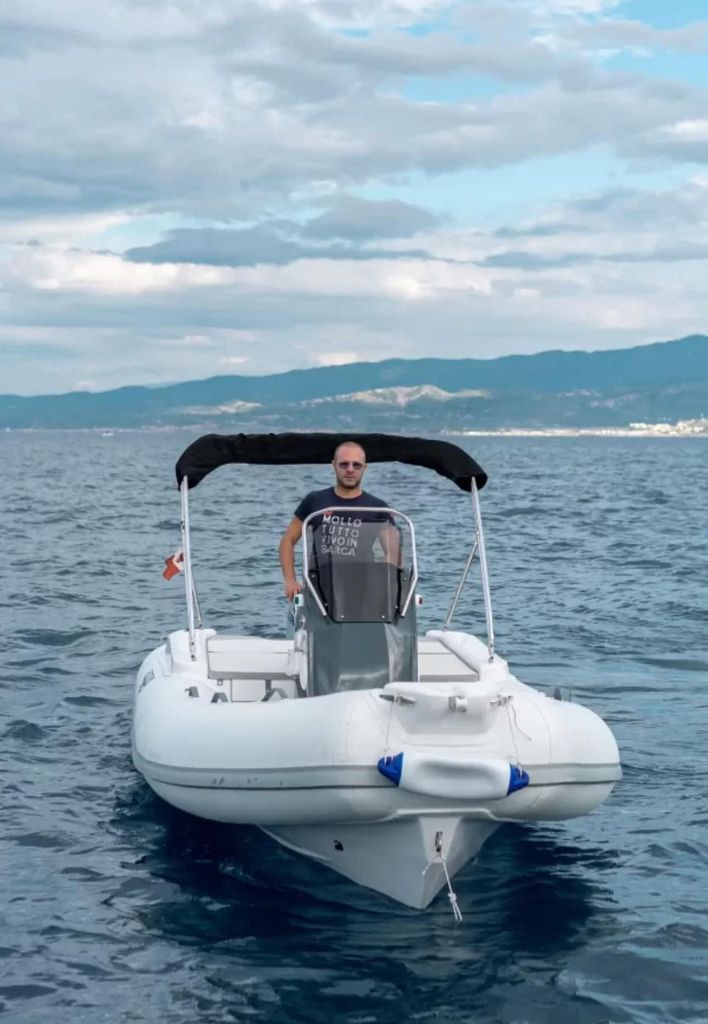 Miete Gommone G6.3 "Ode Mer" und erkunde den Äolischen Archipel