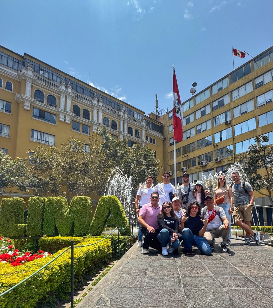 Genieße das historische Zentrum von Lima, die Plaza San Martin und die Plaza de Armas zu Fuß