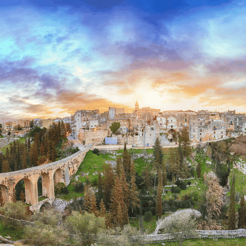 Rundgang durch Gravina in Apulien: Geschichte, Schlucht & Kino