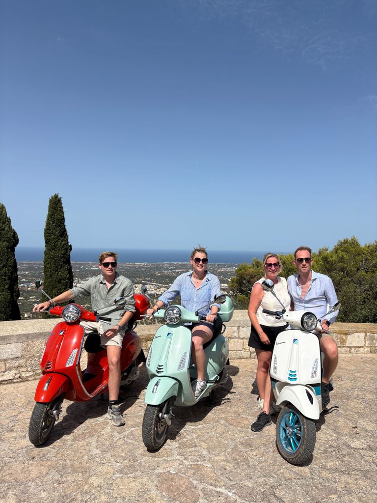 Vespa-Tour und Verkostungen: Alberobello, Locorotondo und Selva di Fasano