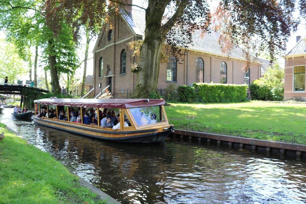 Giethoorn: Dorf- und Nationalpark-Kanalfahrt mit Kaffee