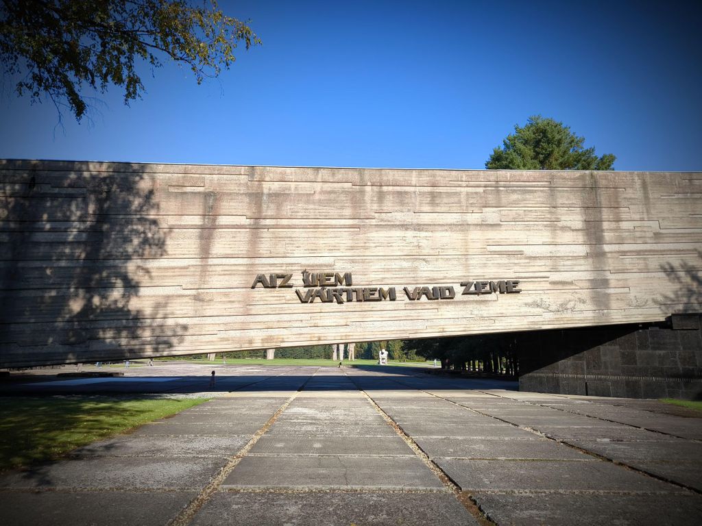 SALASPILS: Private Tour zu den Gedenkstätten Salaspils und Rumbula