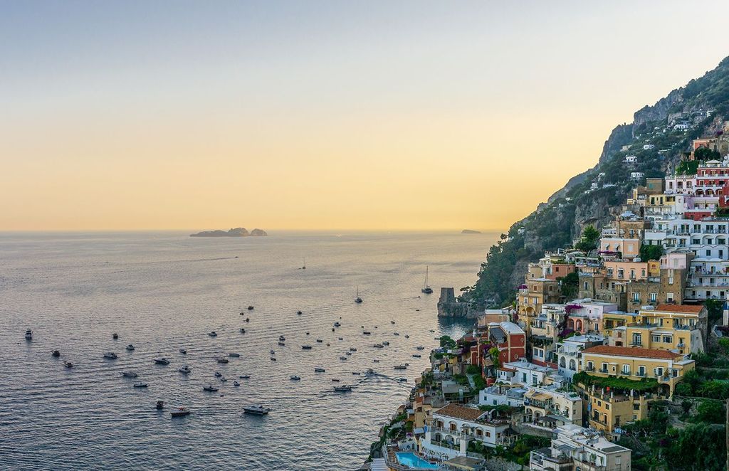 Von Amalfi aus: Private Kreuzfahrt bei Sonnenuntergang entlang der Amalfiküste