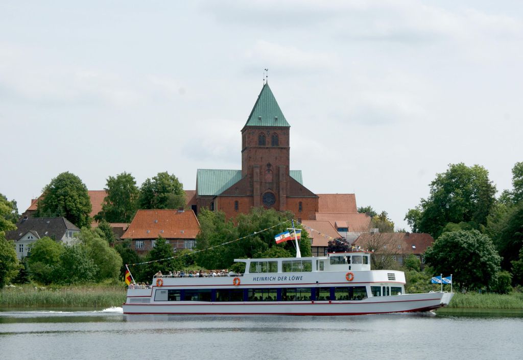 Ratzeburger See: 2-stündige Historische Schiffstour mit Unterhaltung