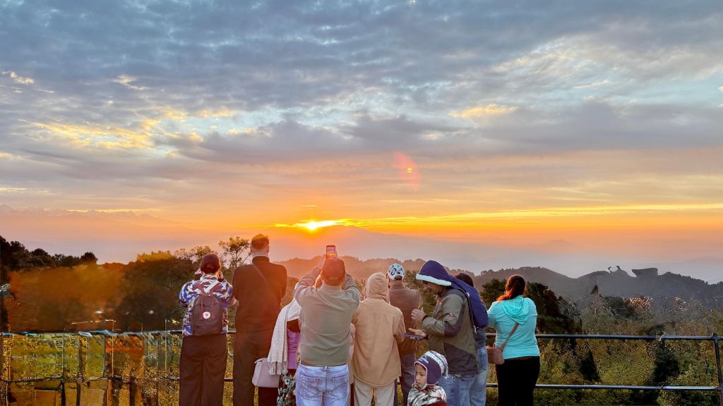 Kathmandu: Nagarkot Sonnenaufgang & Wanderung mit Mittagessen - Privat/Gruppe