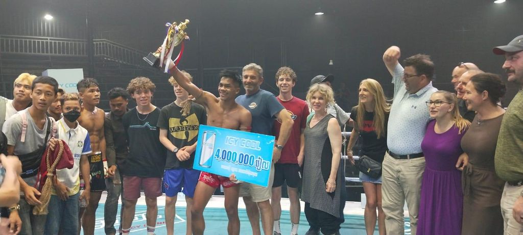 Erlebe Khmer-Kickboxen live mit kostenlosen Bieren & Sitzplatz am Ring