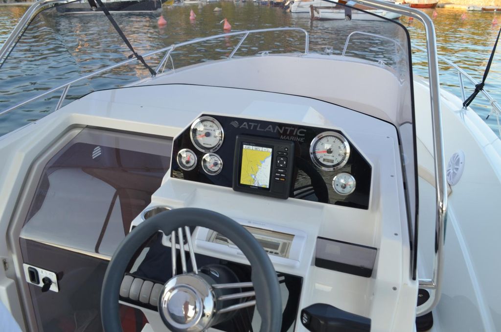 Krk: Mieten Sie ein Boot Atlantic 670 offen 385kk