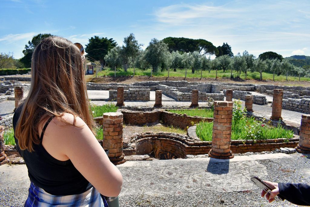 Entdecke die römischen Ruinen von Conímbriga und die Höhlen von Sicó