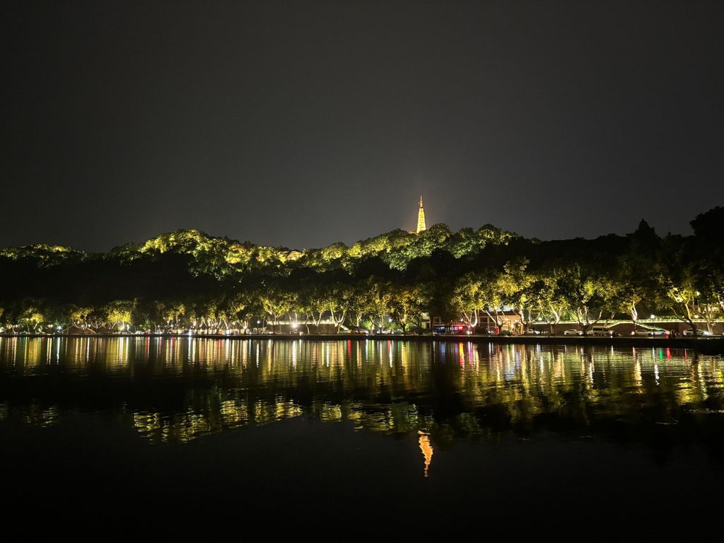 Hangzhou bei Nacht: Baoshi Hill für Abenteuerlustige