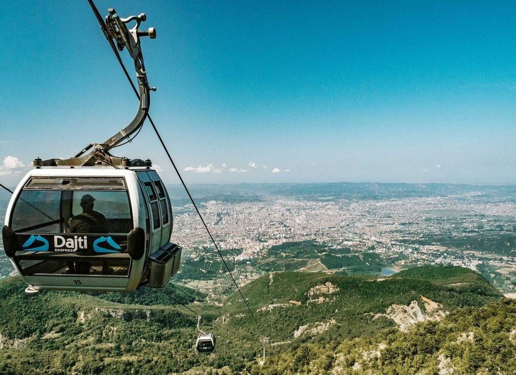 Dajti-Seilbahn & Städtetour durch Tirana ab Durres/Golem