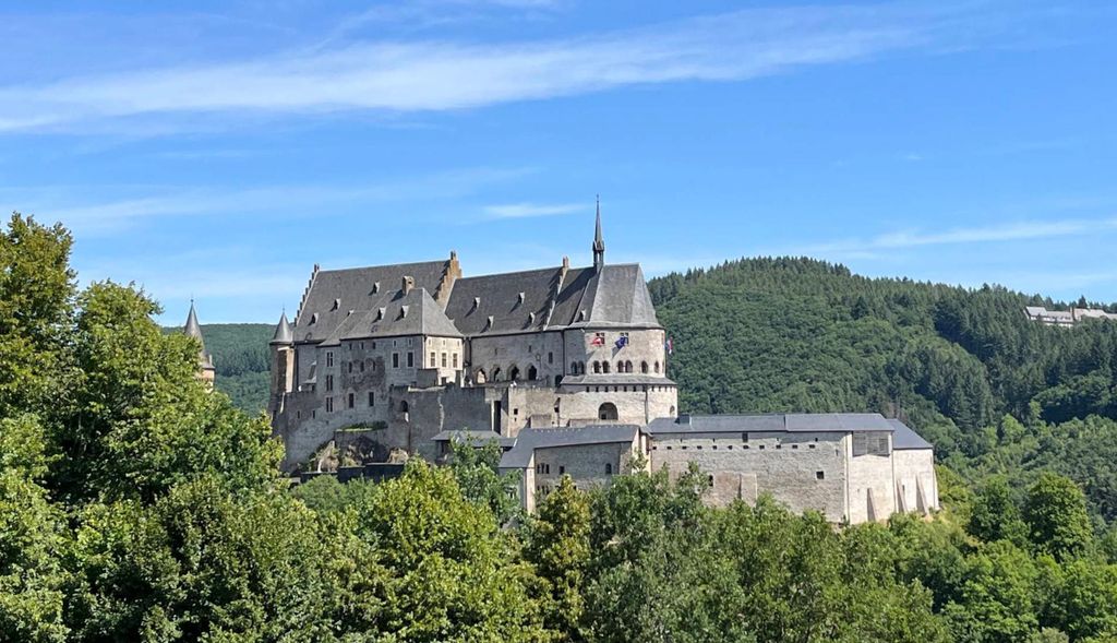 Luxemburg Vianden Burg-Tour mit Transfer + Überraschungsstopp
