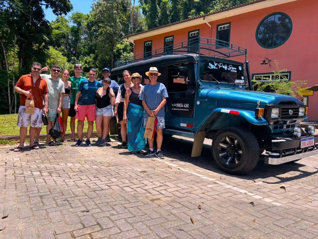 Paraty: Jeeptour zu Wasserfällen & Destillerie Engenho D'Ouro