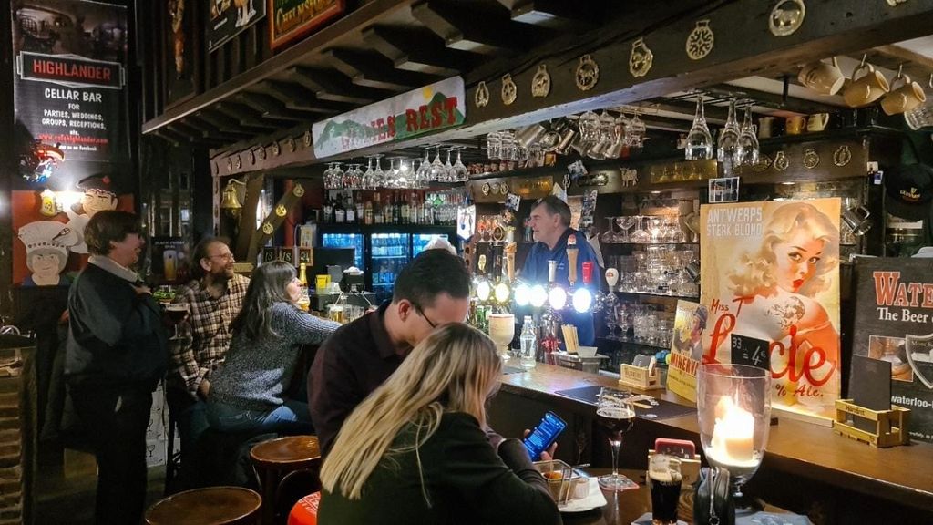 Antwerpen: Pub Crawl in der historischen Stadt