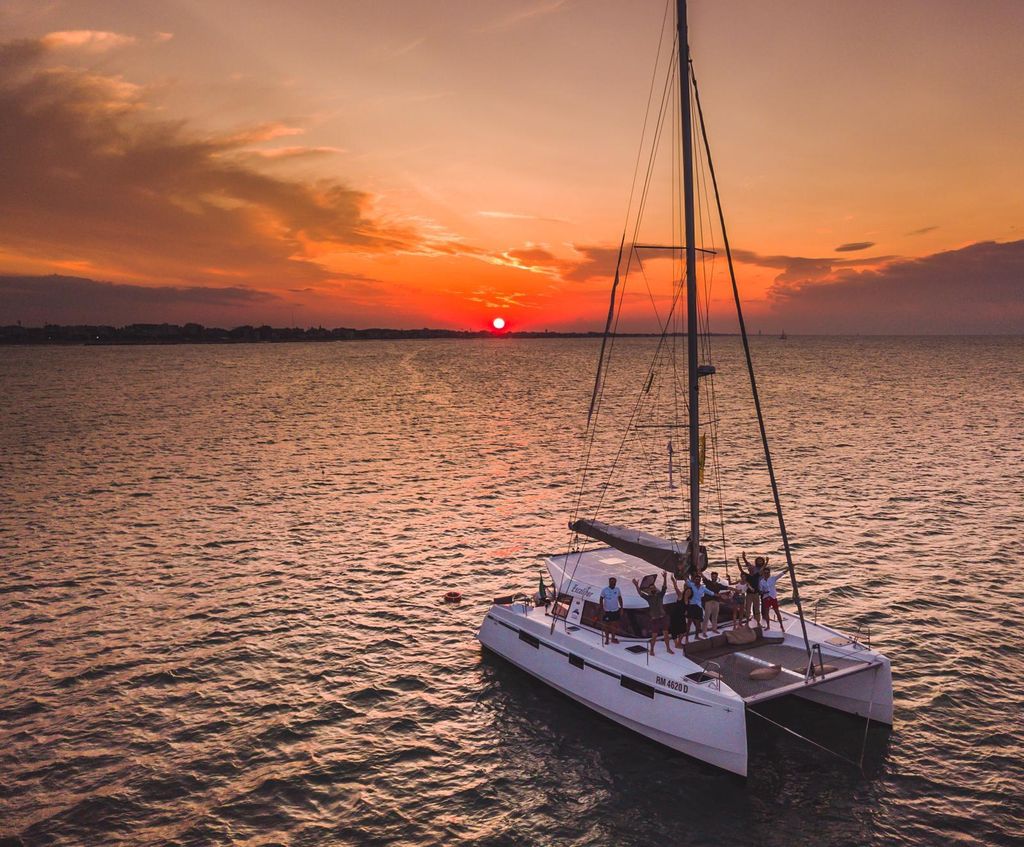 Rimini: Exklusive Katamaran-Tour. Ein halber Tag voller Entspannung und Spaß