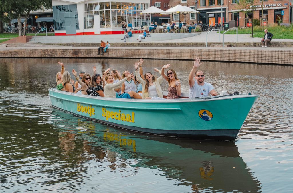 Groningen: Private Bootsfahrt mit Getränken & optionalen Snacks