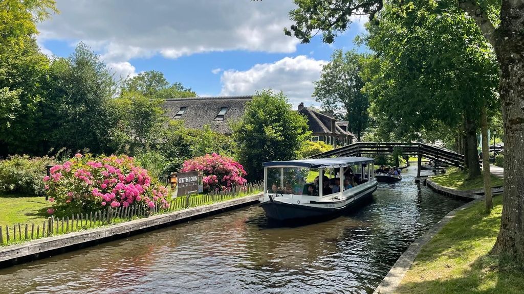 Giethoorn: 1-stündige Grachtenfahrt durch das Dorf und den Nationalpark