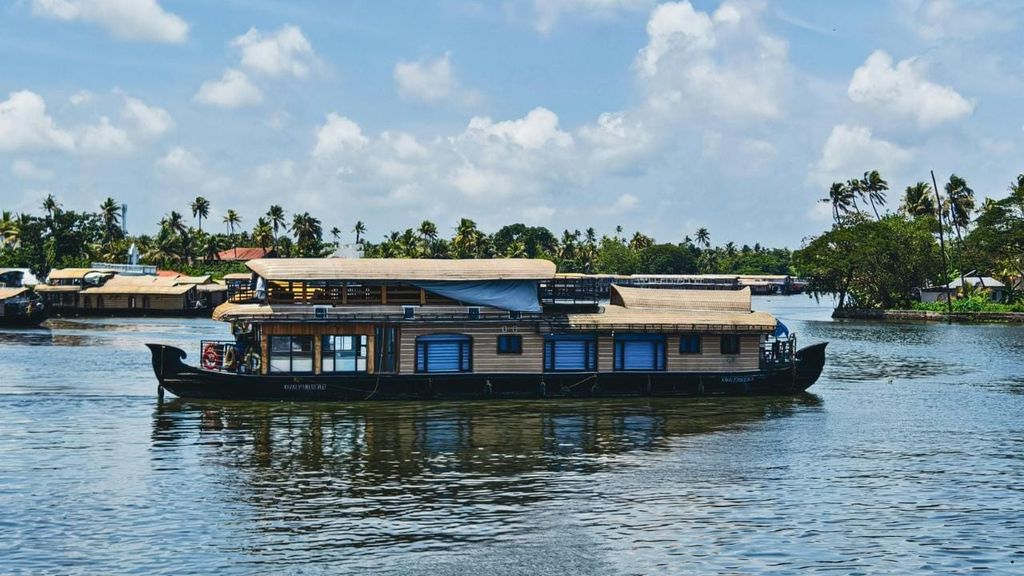 Ab Mumbai: Alappuzha Backwater Hausbootfahrt mit Mahlzeiten