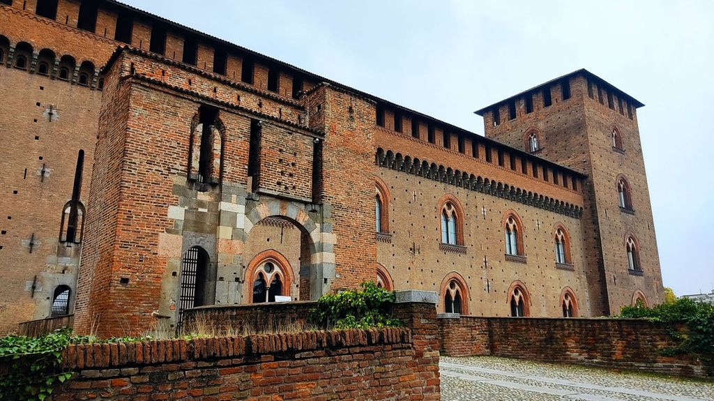 PAVIA private Tour: Entdeckung der Visconti-Burg