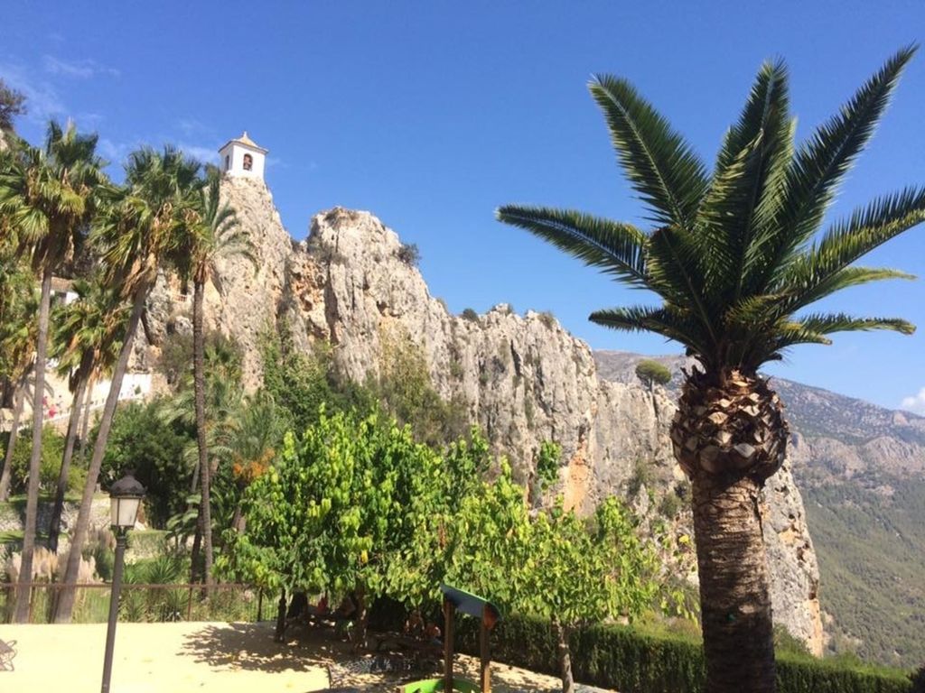Von Albir & Benidorm: Tagestour ins Dorf Guadalest
