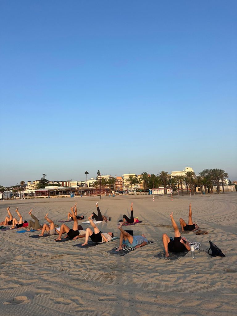 Jávea: Strand-Yoga-Kurs an der Playa de L'Arenal (auf Englisch)
