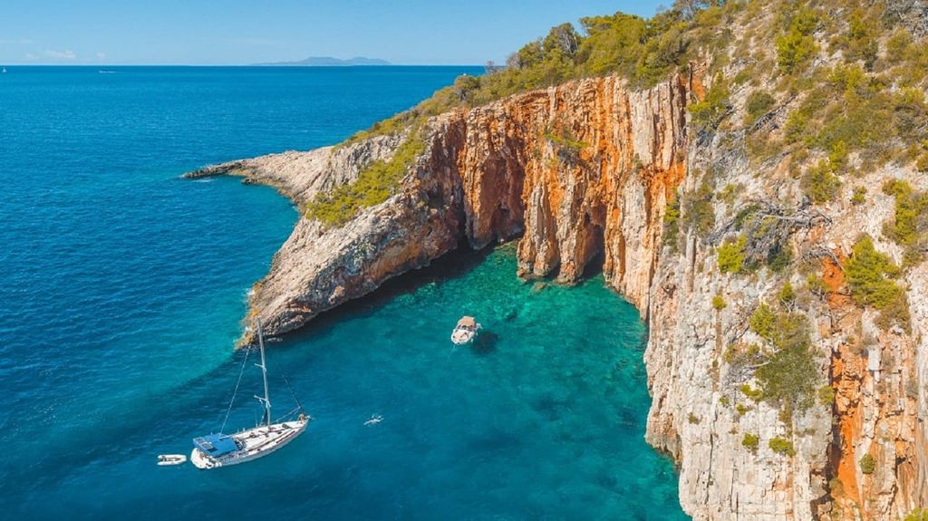 Private Bootstour nach Hvar & zu den Roten Felsen: ab Trogir oder Split