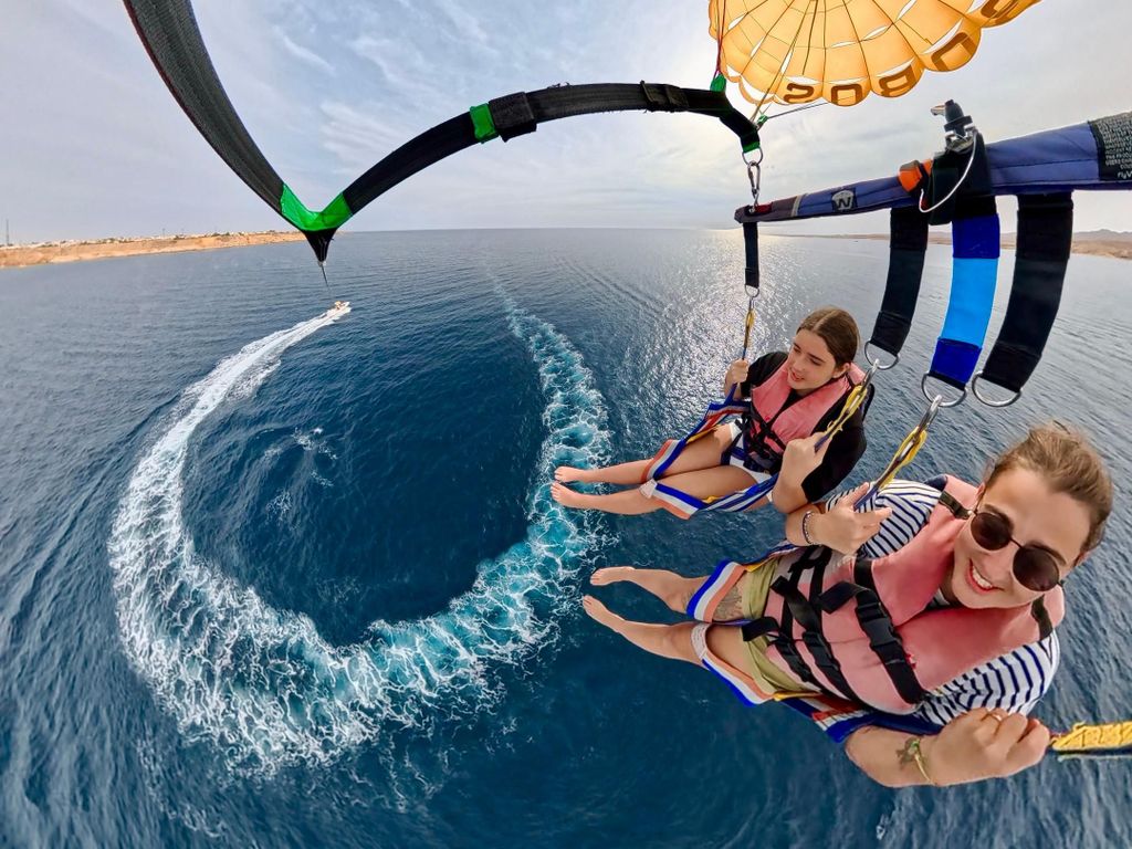 Scharm El-Scheich: Parasailing- und Wasserfahrt-Kombi