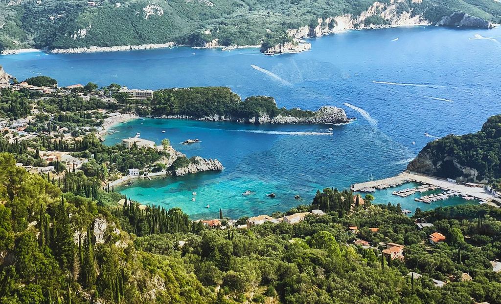 Korfu: Paleokastritsa, Lakones & Kratsalo mit Landgang-Option