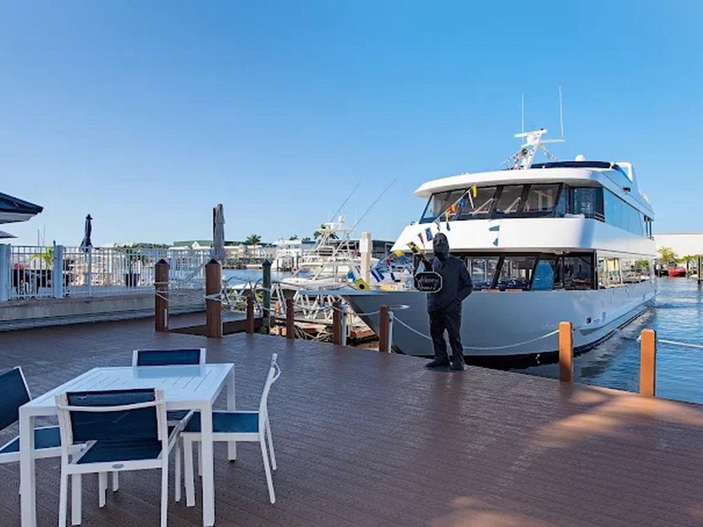 Naples: Sightseeing- und Dinner-Kreuzfahrten