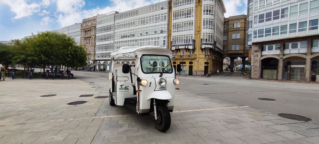 A Coruña: VIP Tuk Tuk Tour