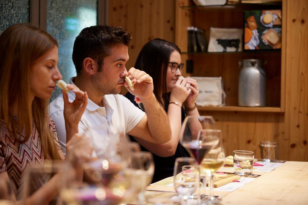 Von Conegliano aus: Prosecco Hills Wein- und Käseverkostung Tour