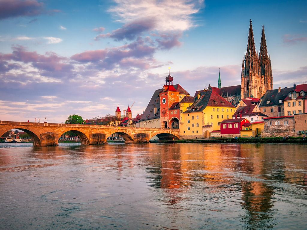 Regensburg: Rundgang mit Verkostung italienischer Weine und Foodtour
