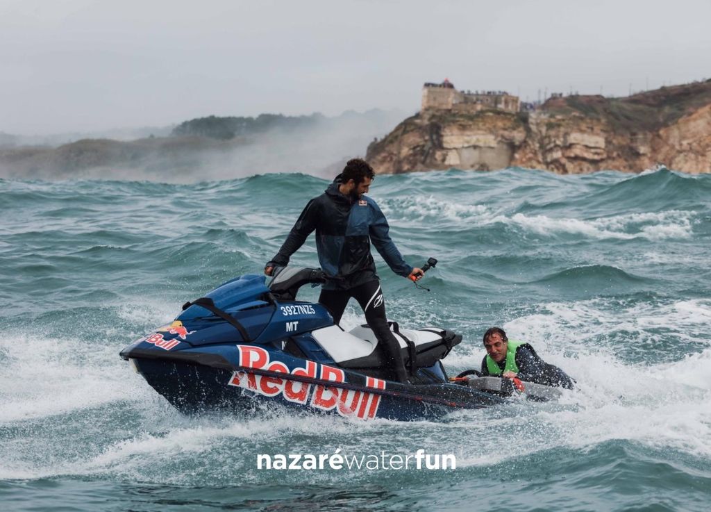 Nazaré: Erlebe die Big Waves Zone auf dem Jet Ski mit Schlitten