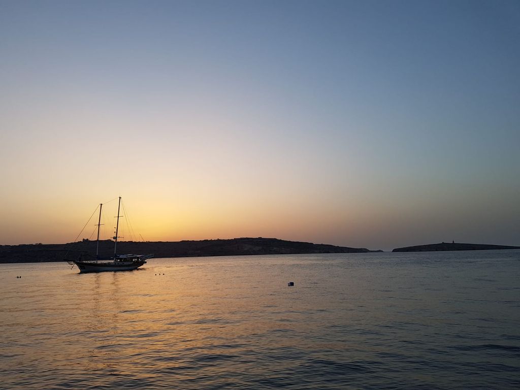 Malta: Sonnenuntergangs-Kreuzfahrt zur Blauen Lagune und zu den Höhlen