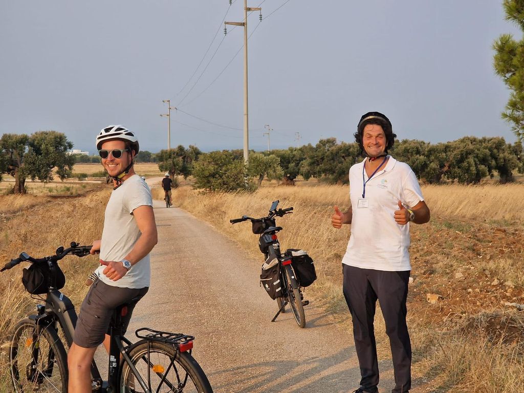 Ostuni: E-Bike-Tour, alte Olivenbäume & Ölverkostung
