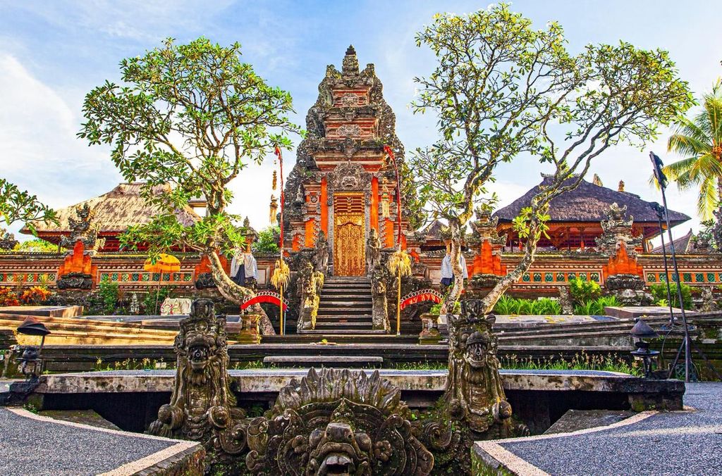 Von Bali aus: Saraswati-Tempel, Affenwald, Ubud-Wasserfälle